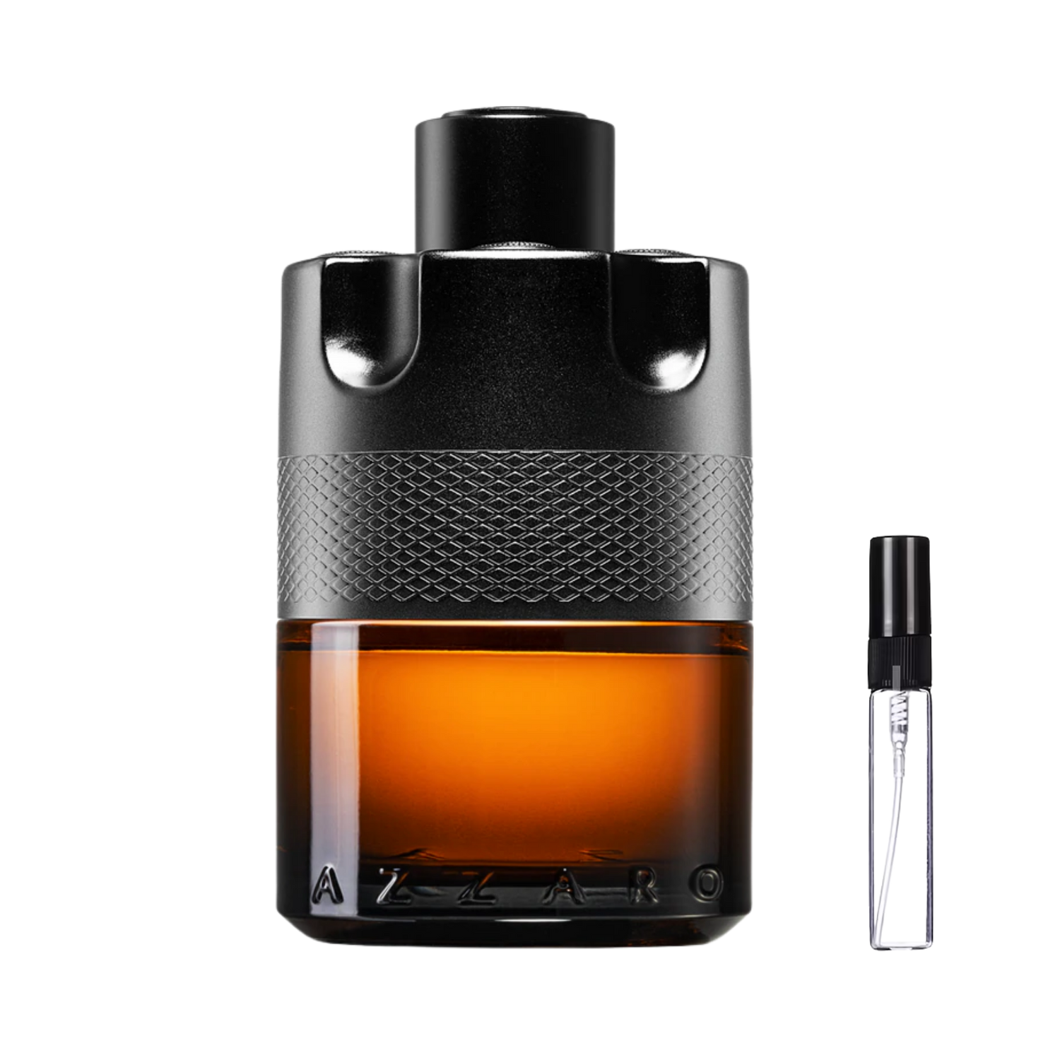 Flakon Azzaro The Most Wanted Parfum w kształcie bębna rewolweru z bursztynowym płynem obok szklanej fiolki odlewki perfum – ODVARO.