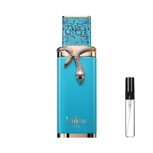 Turkusowy, cylindryczny flakon perfum ze złotymi wykończeniami i rzeźbionym wężem owiniętym wokół szyjki oraz smukła, szklana fiolka odlewki – ODVARO